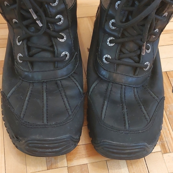 Ugg Adirondack II sheepwool inside leather and suede boots size 6.5 - Picture 6 of 16